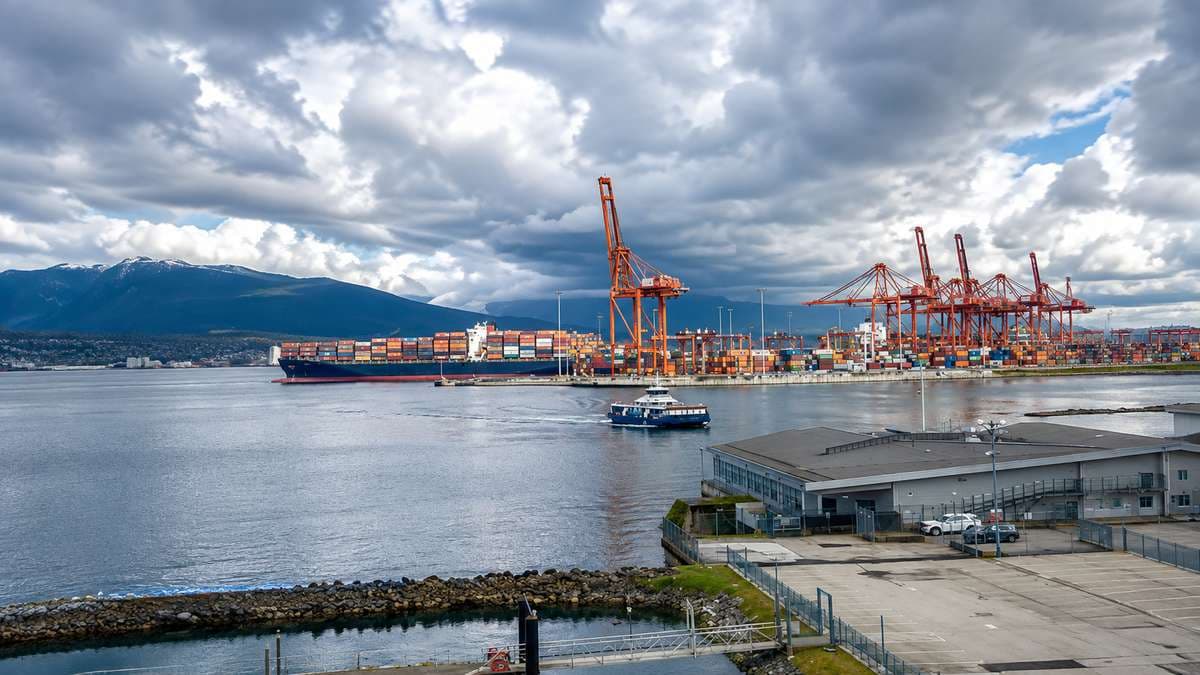 Canada Announces $7.5B Tariff Package, U.S. Counter-Tariffs
