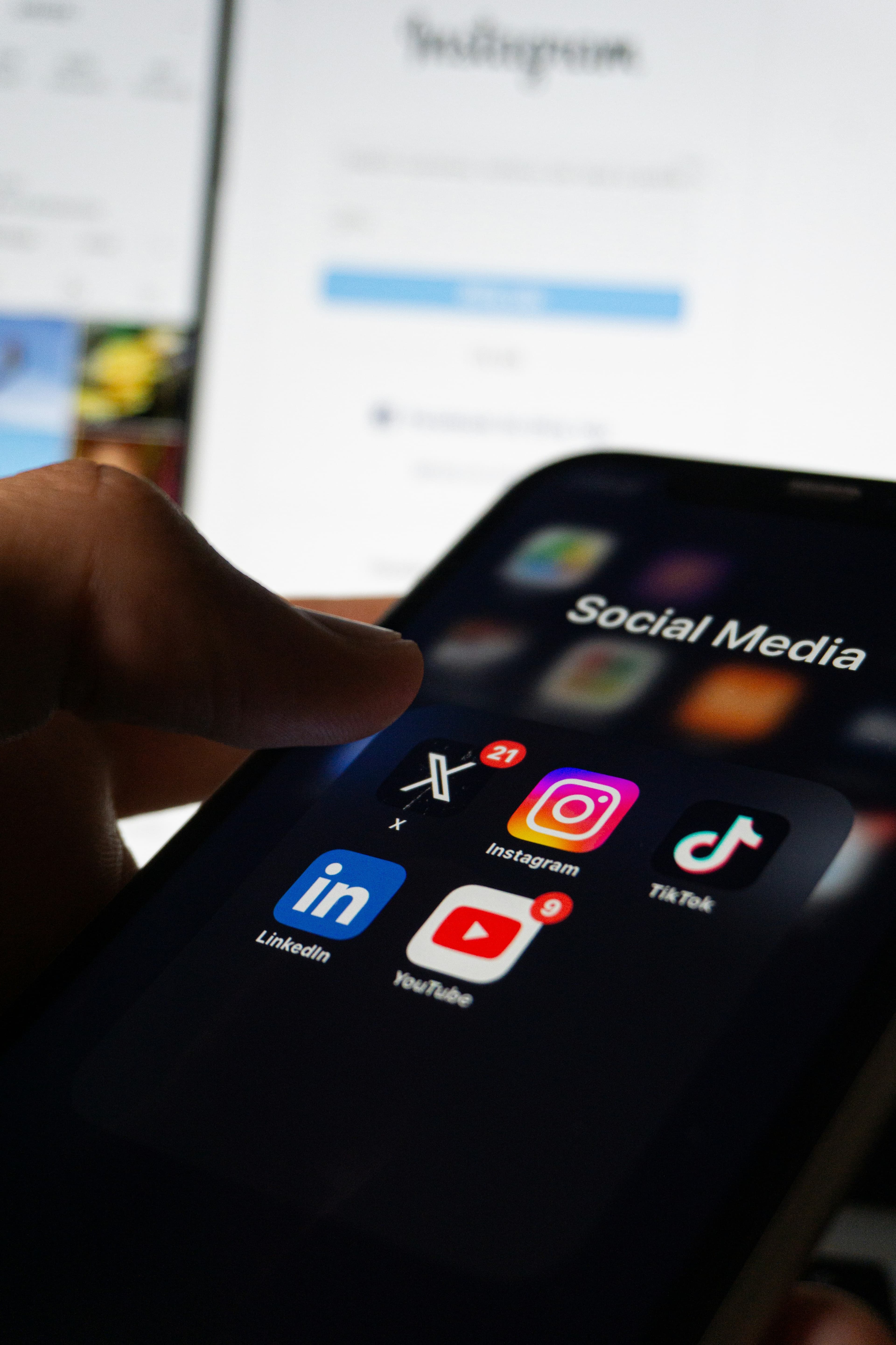 Canada considers social media ban for under-16s